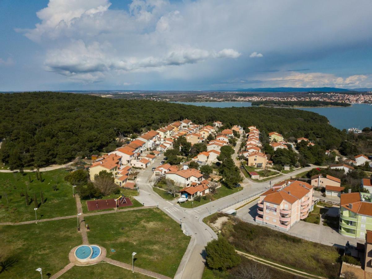 Apartment Lavanda Premantura Exterior foto